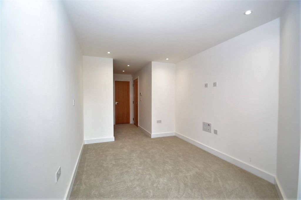 Additional image 7 of 1 bed flat to rentWatling Street, Radlett, Hertfordshire WD7