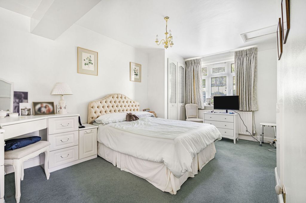Additional image 18 of 2 bed detached house to rentDowns Lane, Leatherhead KT22