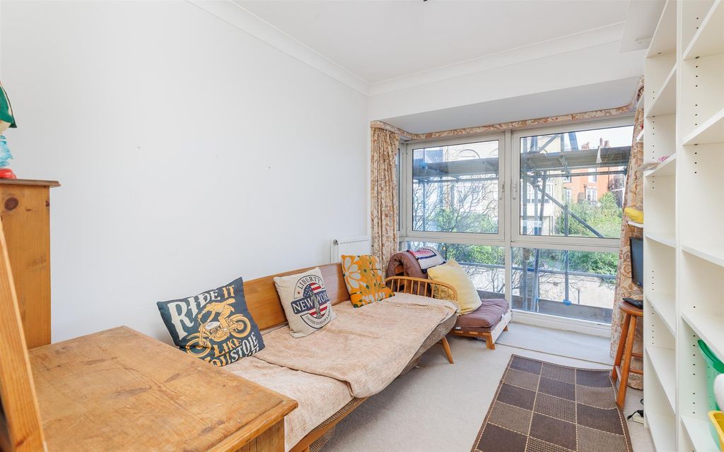 Additional image 17 of 3 bed flat for saleAdmiral Gardens, Cowes PO31