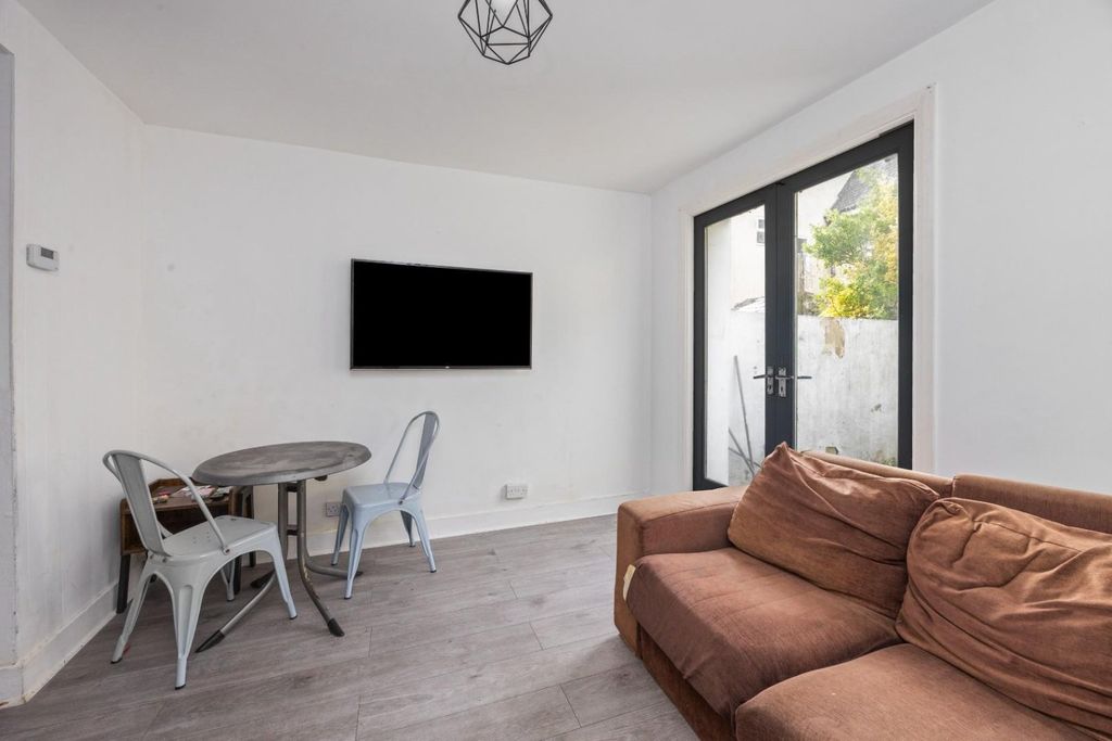Additional image 3 of 6 bed terraced house to rentSt. Pauls Street, Brighton BN2