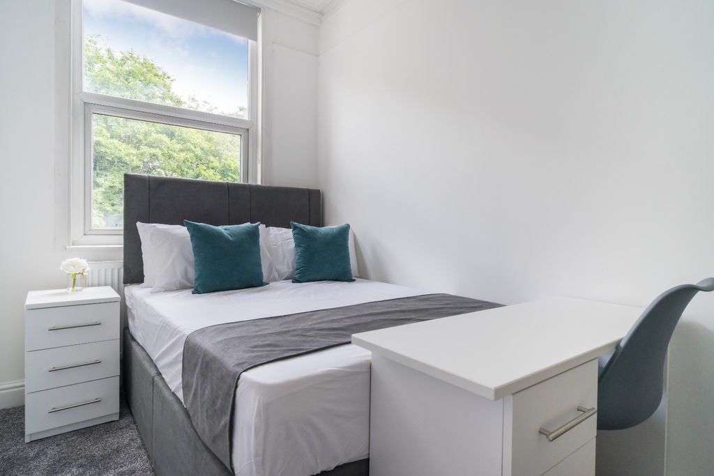 Additional image 13 of 6 bed flat to rentWilmslow Road, Fallowfield, Manchester M14