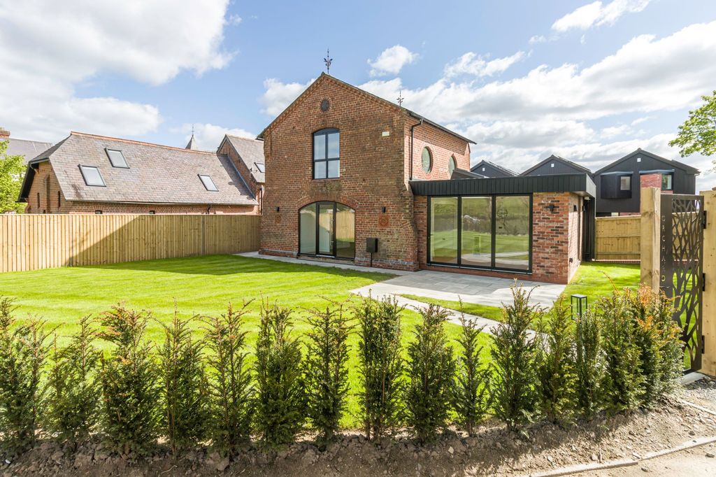 3 bed detached house to rentBurford Lane, Lymm WA13