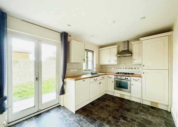 Additional image 2 of 2 bed property to rentGeorge Street Roundhouse Mews, Ryde PO33