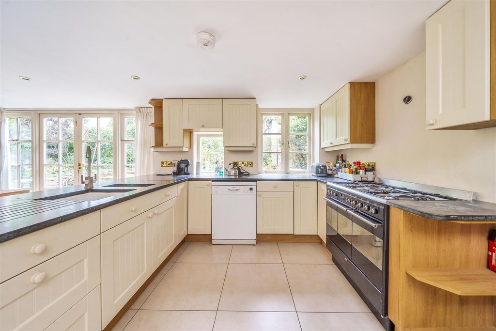 Additional image 3 of Detached house to rentMiddle Street, Crewkerne TA18