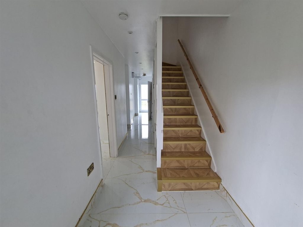 Additional image 13 of 5 bed terraced house to rentBramall Court, Peterborough PE3