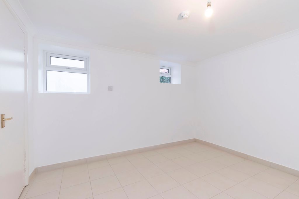 Additional image 2 of 1 bed flat to rentWellington Street, Cheltenham GL50