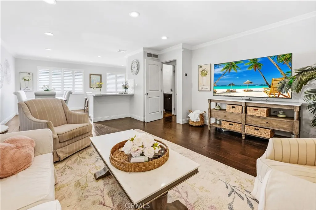 Additional image 46 of 9735 Via Roma, Burbank, CA 91504