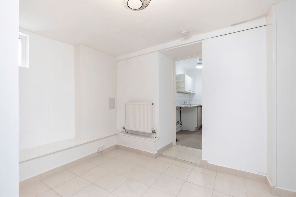 Additional image 5 of 1 bed flat to rentWellington Street, Cheltenham GL50
