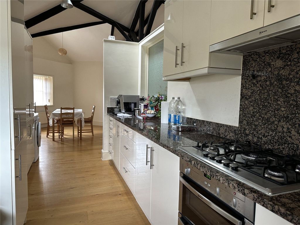 Additional image 3 of 3 bed flat to rentLong Street, Williton, Taunton TA4