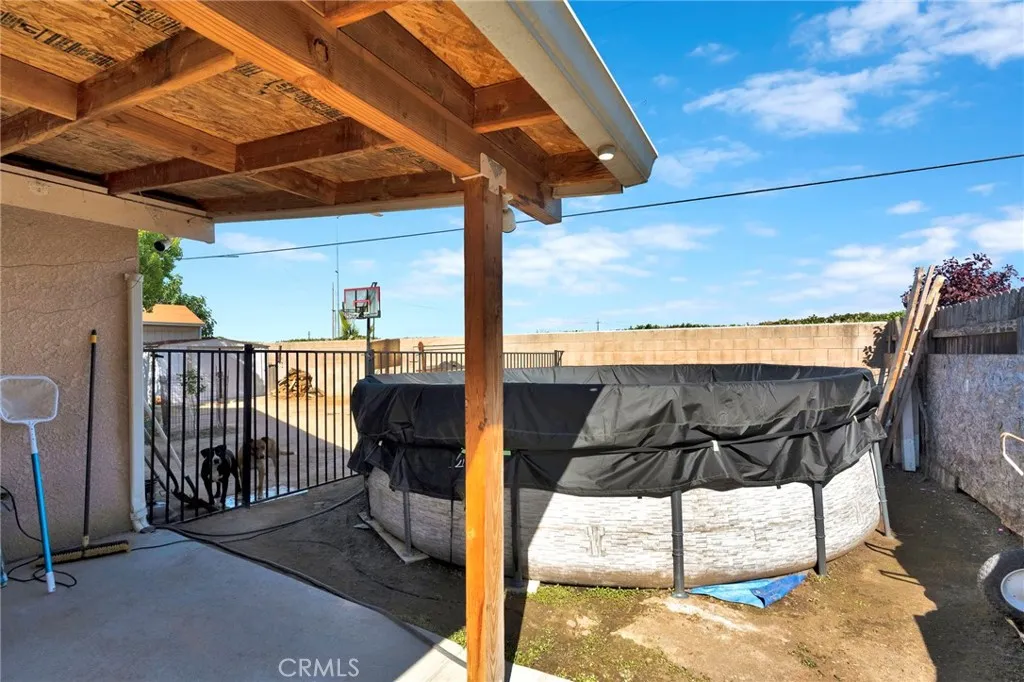 980 Redwood St, Parlier, CA 93648