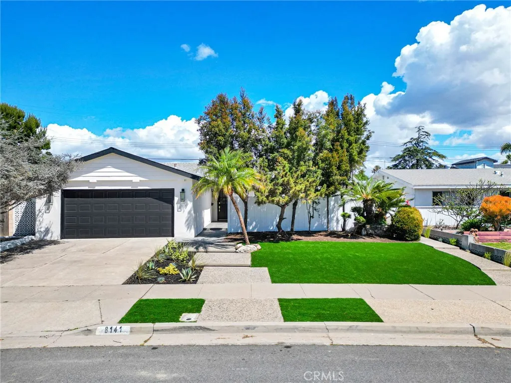 8141 Valencia Dr, Huntington Beach, CA 92647 photo 2