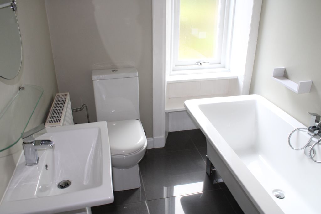 Additional image 8 of 2 bed property to rentMain Road, Port Glasgow PA14