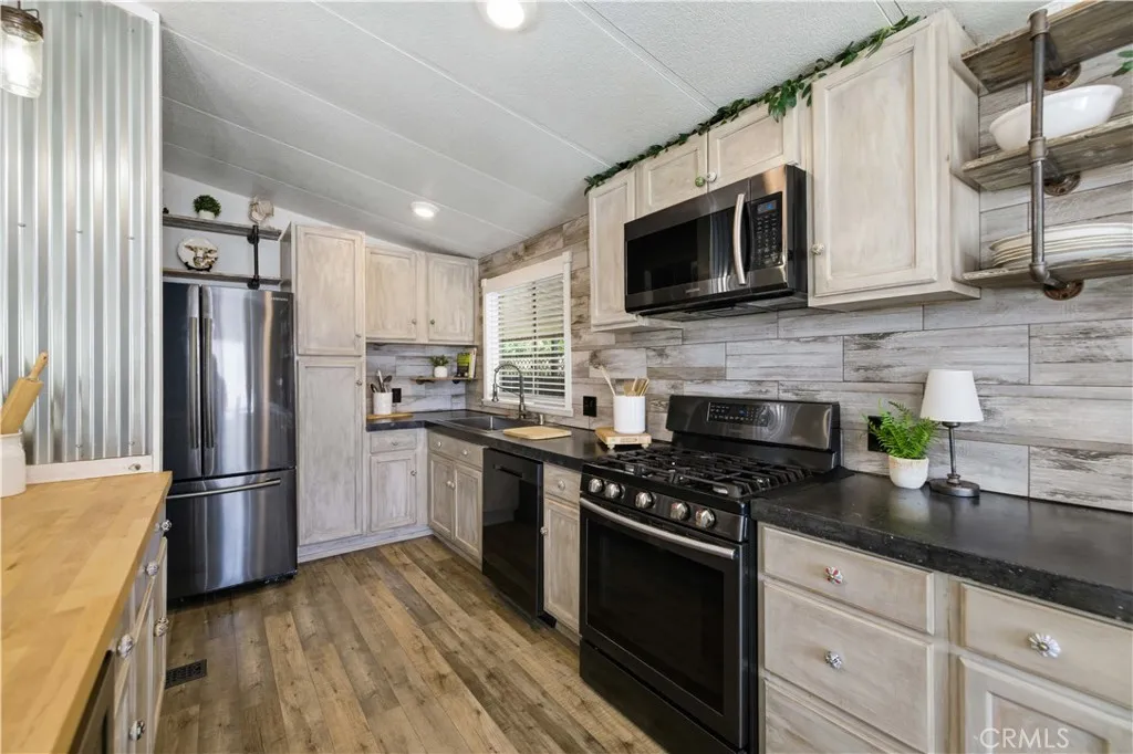 Additional image 64 of 45465 25th Street E Unit 11, Lancaster, CA 93535