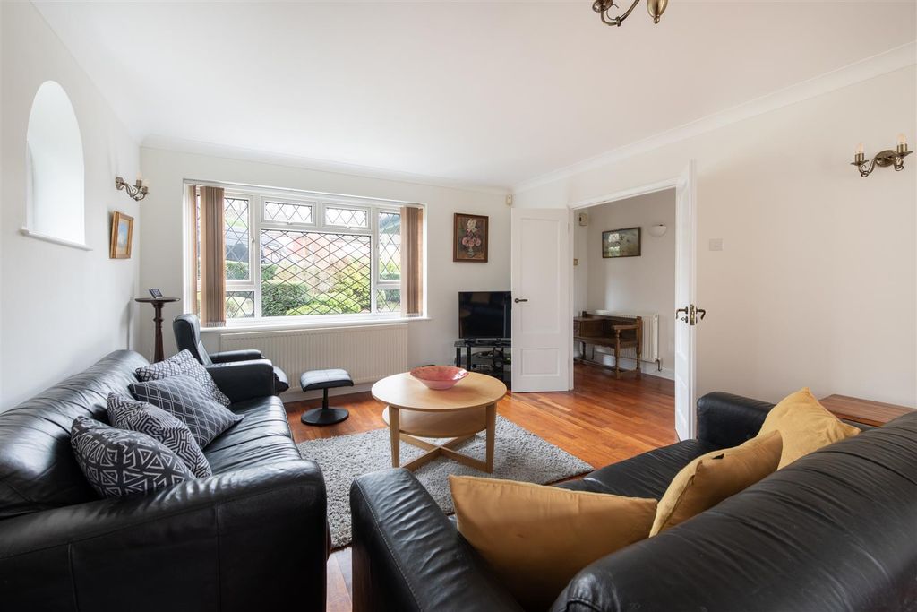 Additional image 7 of 4 bed property to rentMansfield Avenue, Barnet EN4