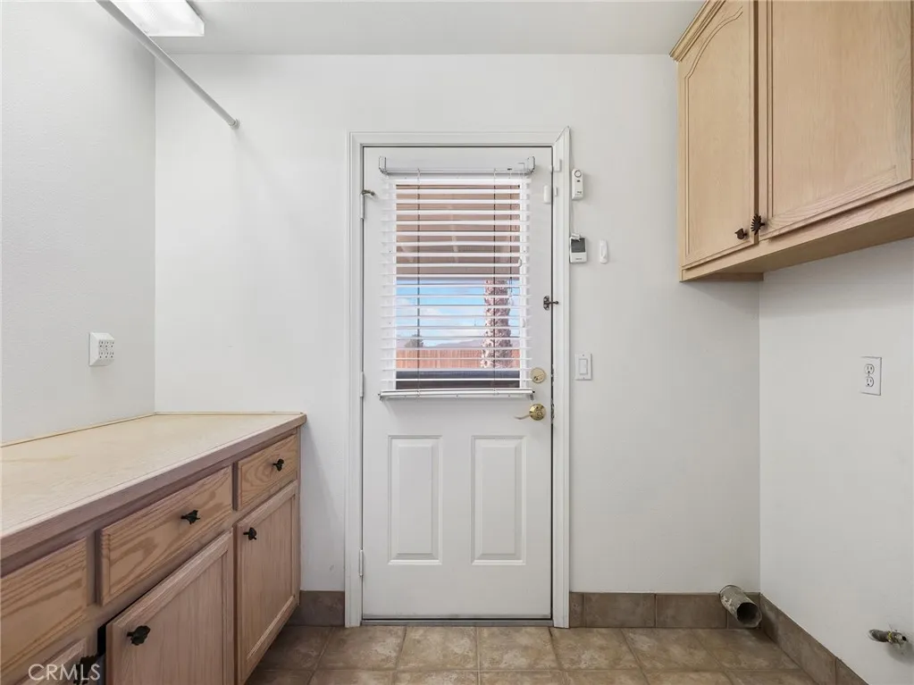 Additional image 93 of 16992 Joshua Rd, Apple Valley, CA 92307