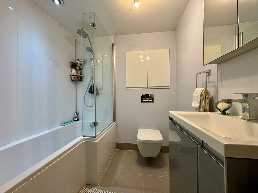 Additional image 8 of 2 bed flat to rent24 Simon Place, St Helier JE2