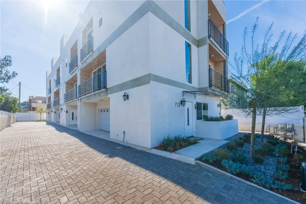 Additional image 23 of 712 N Chestnut Avenue, Los Angeles, CA 90042