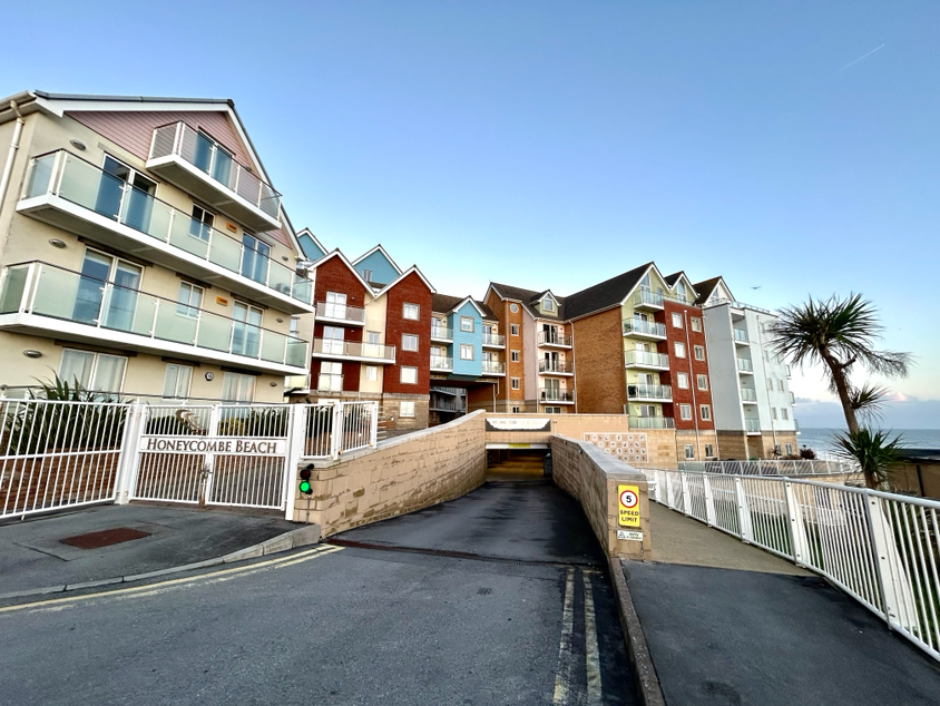 2 bed flat to rentHoneycombe Chine, Boscombe Spa BH5
