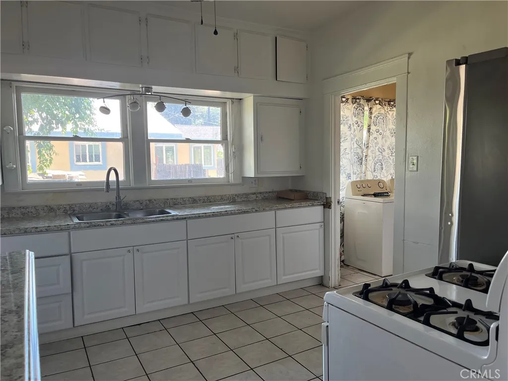 Additional image 10 of 323 S Harvard St, Hemet, CA 92543
