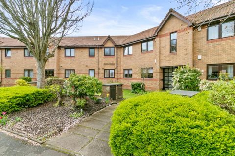 Glenville Gate, Busby G76