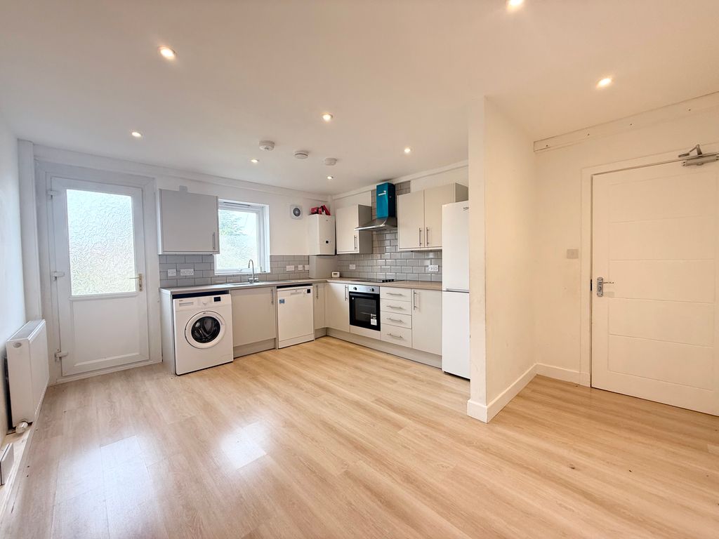Additional image 2 of 4 bed terraced house to rentMingulay Street, Glasgow G22