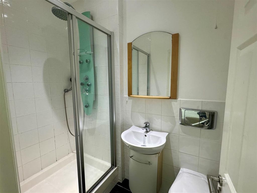 Additional image 7 of 2 bed flat to rentBeach Road, Porth, Newquay TR7