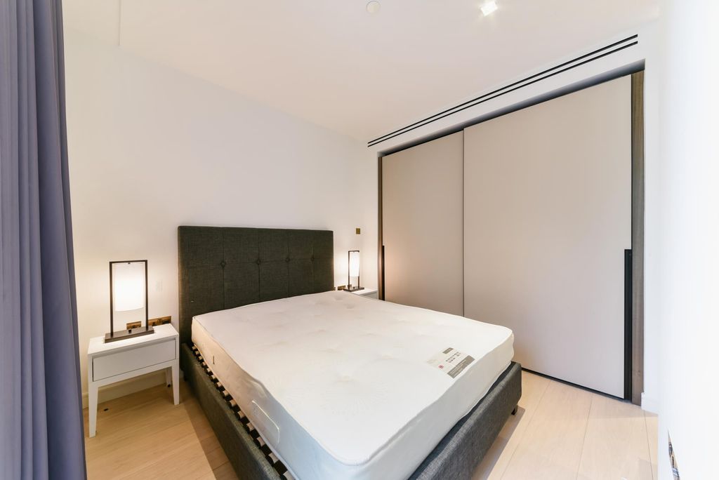 Additional image 5 of 1 bed flat to rentLincoln Square, Holborn, London WC2A