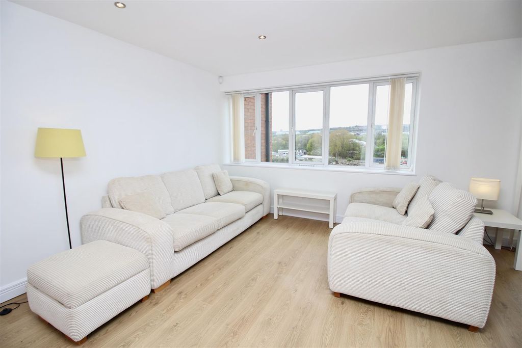 2 bed flat to rentHigh Quay, City Road, Newcastle Upon Tyne NE1 photo 2