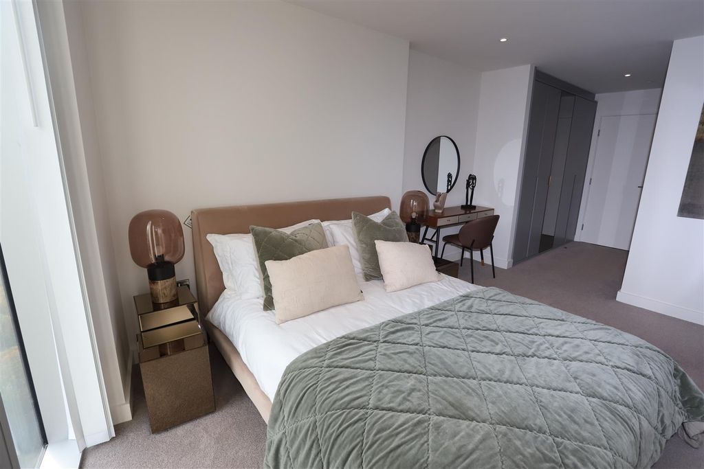 Additional image 9 of 2 bed flat to rentDeansgate Square, Owen Street M15