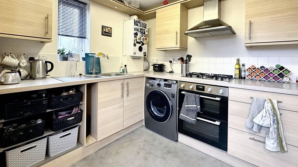 Additional image 2 of 2 bed flat to rentFlat 2, 7 Sheridan Road, Bristol BS7