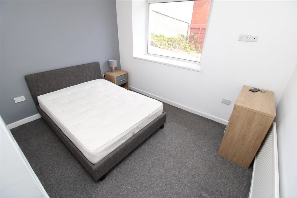 9 bed semi-detached house to rentPark Street Treforest, Pontypridd CF37