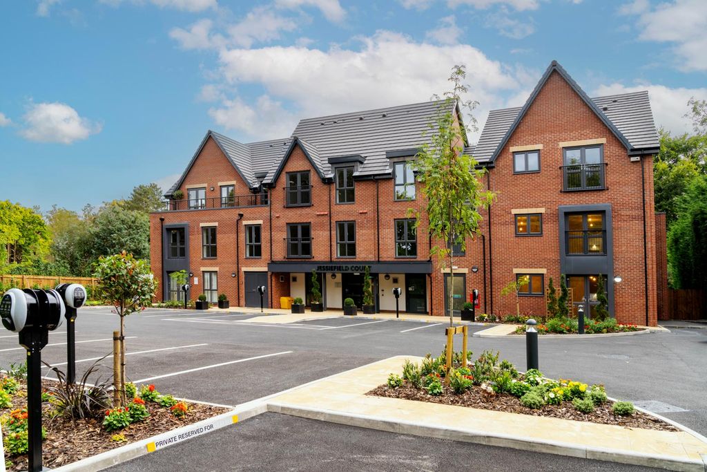 2 bed flat to rentDidsbury M20 photo 3