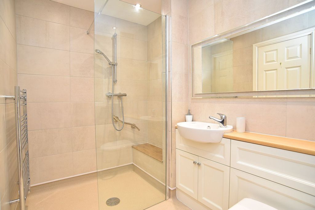 Additional image 12 of 5 bed detached house to rentBarnwell Crescent, Harrogate HG2
