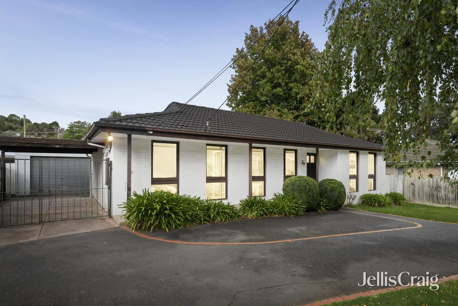 34 McDermott Avenue, Mooroolbark VIC 3138