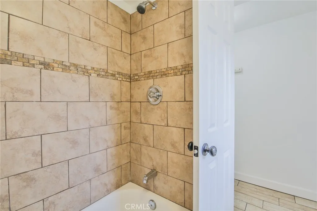 Additional image 19 of 1712 E 57th St, Los Angeles, CA 90058