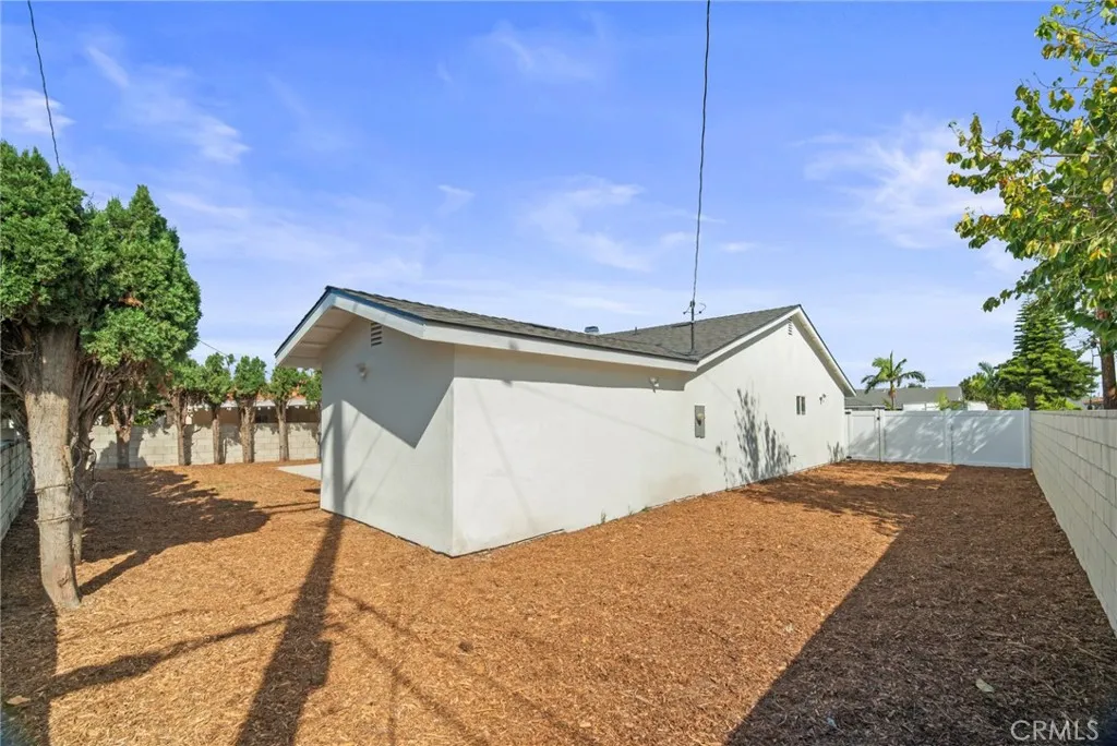 5010 W Maurie Avenue, Santa Ana, CA 92703
