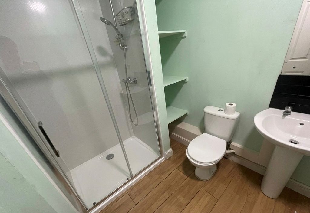 Additional image 2 of 3 bed flat to rentGeorge Street, Pontypool NP4