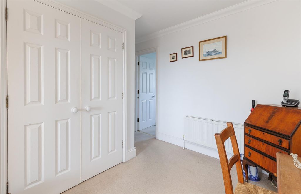 Additional image 6 of 3 bed flat for saleAdmiral Gardens, Cowes PO31