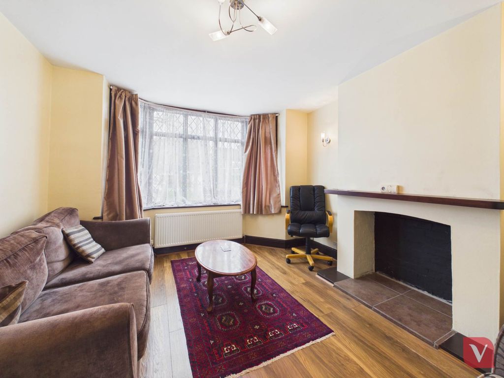 Additional image 2 of 3 bed end terrace house to rentPoynters Road, Luton LU4