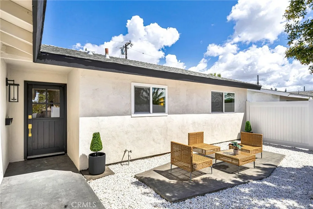 8141 Valencia Dr, Huntington Beach, CA 92647 photo 4