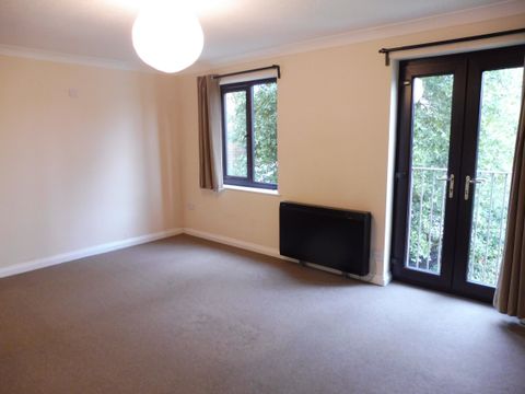 Court, 18 Banister Road, Southampton SO15, Studio to rent