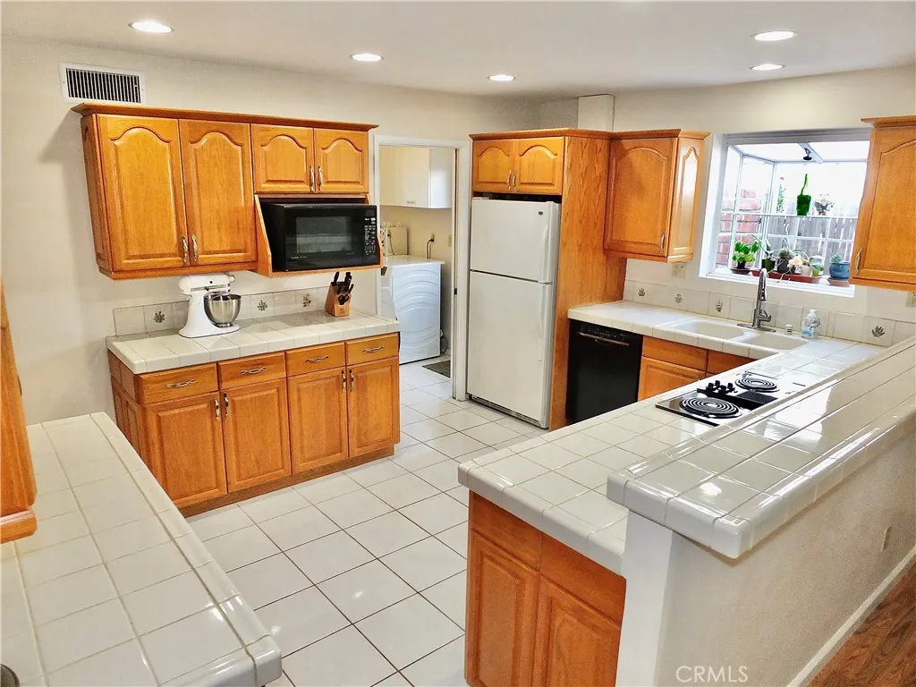 Additional image 12 of 6317 E Eliot St, Long Beach, CA 90803