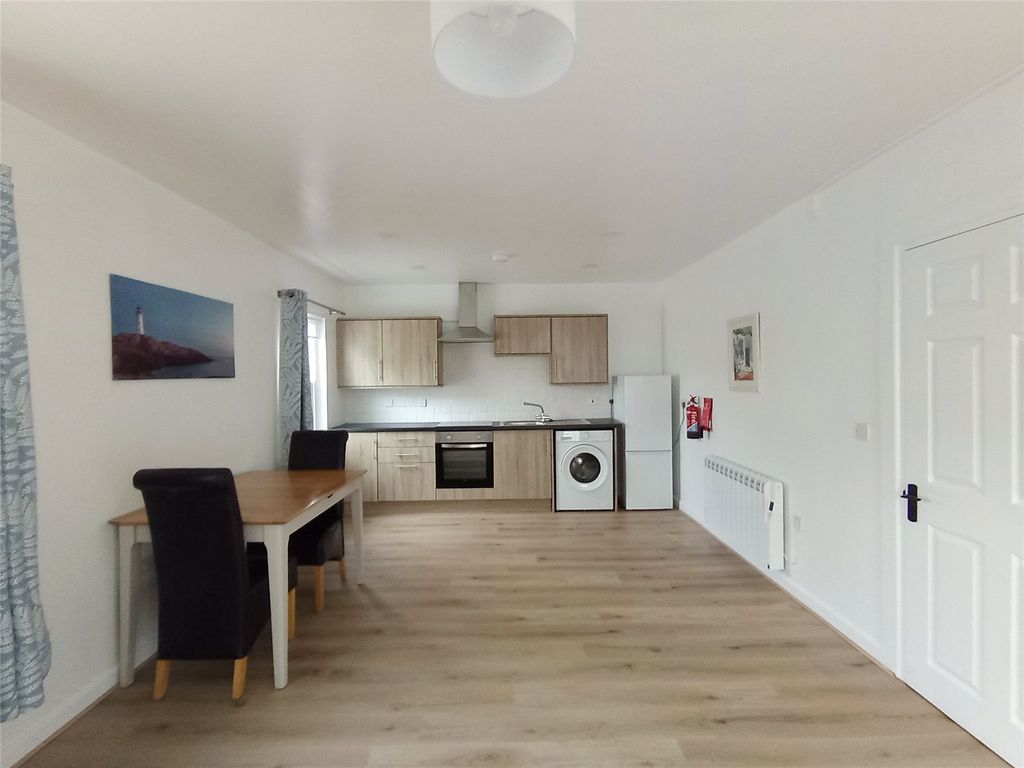Additional image 4 of 1 bed flat to rentFlat 1 Poole House, Francis Street, Milford Haven, Pembrokeshire SA73