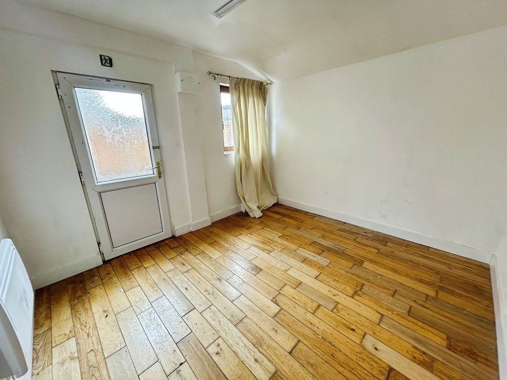 Additional image 4 of 1 bed flat to rentWindsor Road, Neath SA11