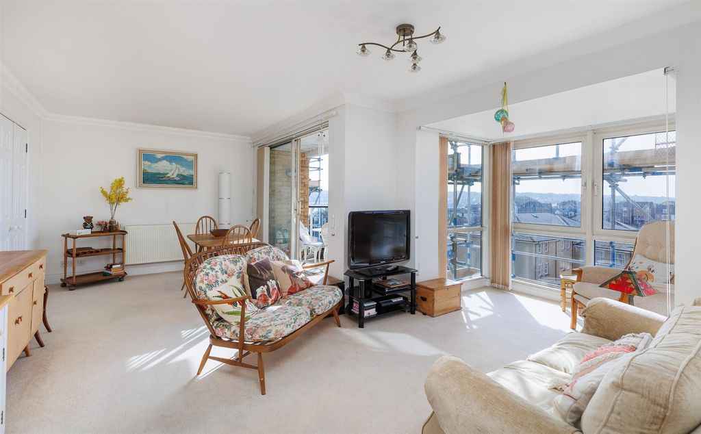 Additional image 4 of 3 bed flat for saleAdmiral Gardens, Cowes PO31