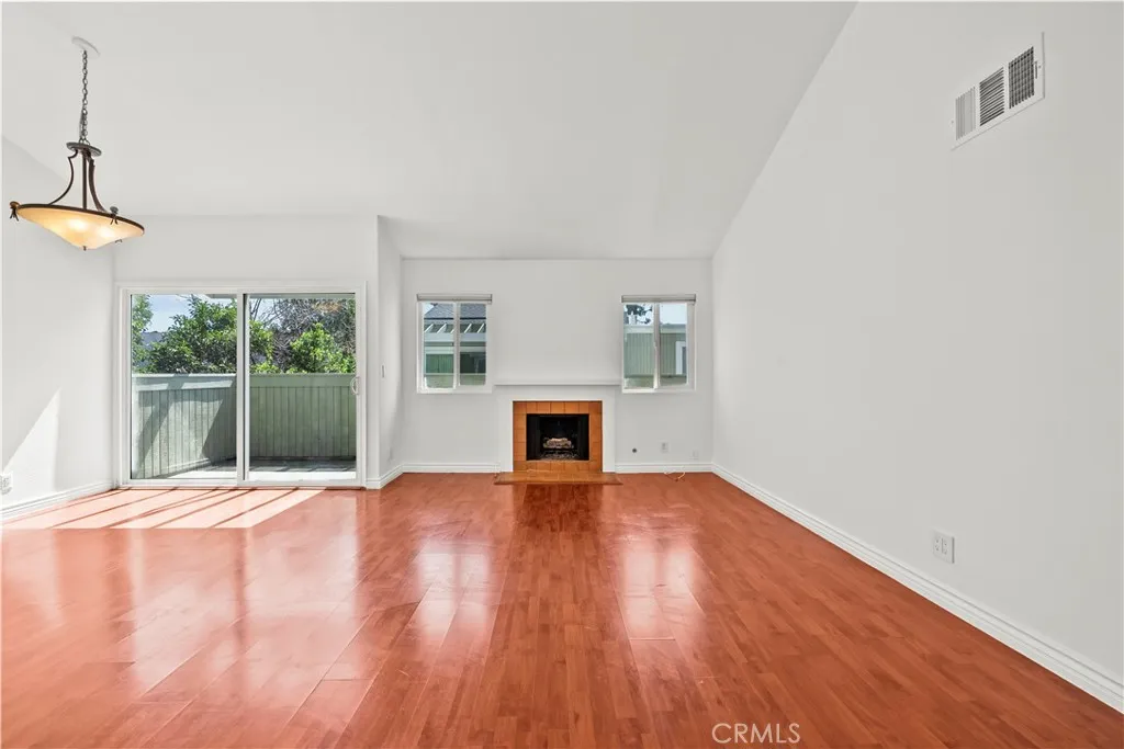 Additional image 9 of 22117 Burbank Blvd Unit 5, Woodland Hills, CA 91367