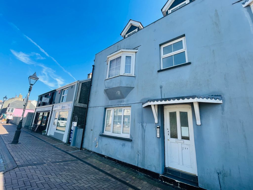 1 bed flat to rentCharles Street, Milford Haven SA73