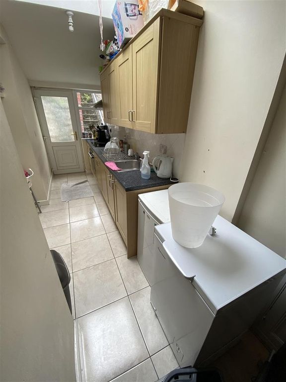 1 bed semi-detached house to rentQueen Street Treforest, Pontypridd CF37 photo 5
