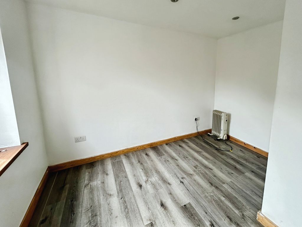1 bed flat to rentWindsor Road, Neath SA11 photo 4