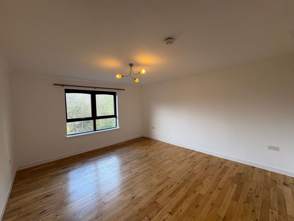 Additional image 2 of 2 bed flat to rentCanal Gardens, Elderslie PA5